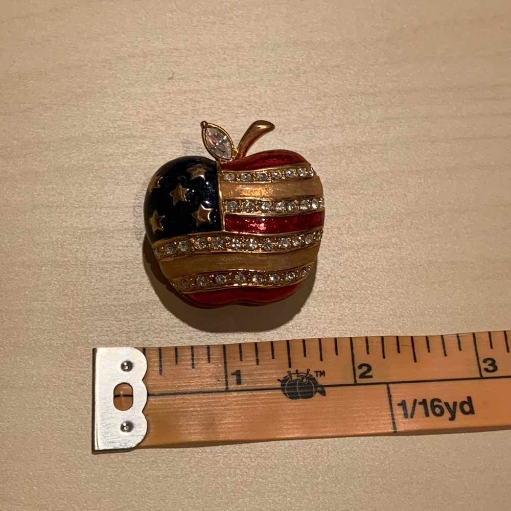Patriotic Brooch Pin Red White Blue Enamel Flag Apple Gold Tone Rhinestones - Picture 4 of 4
